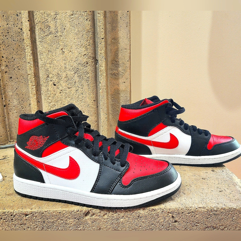 Air Jordan Mid 1 Sneakers Men's Size 7.5/Women's  9